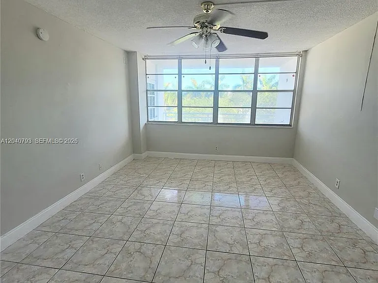 2025 NE 164th St #319 — Photo 3