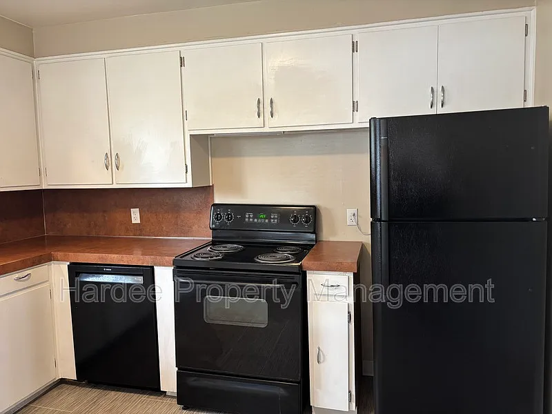 4 bed, 2.0 bath, 1872 sqft, $2,195 — Photo 4