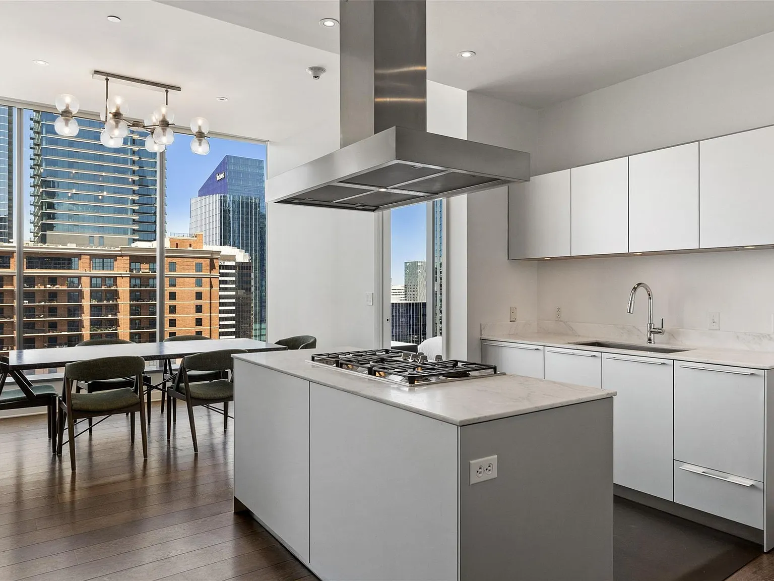 2 bed, 2.5 bath, 1423 sqft, $8,000 — Photo 2