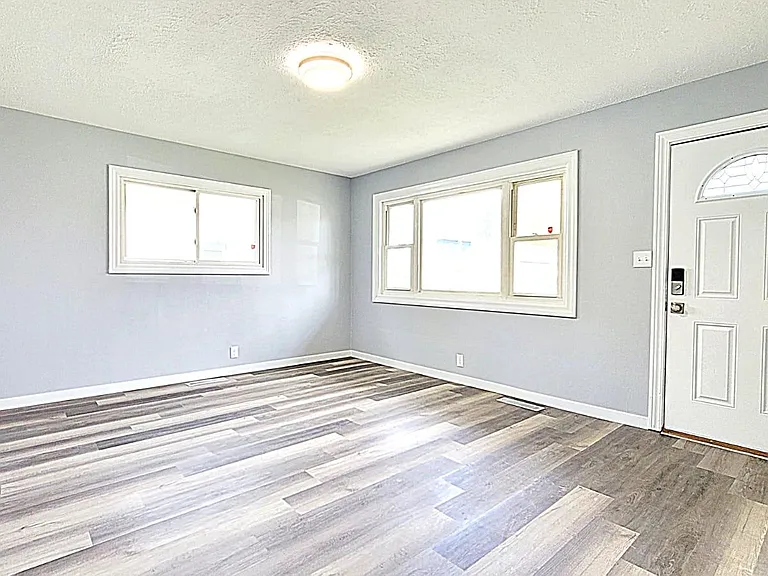 805 Reddick St — Photo 4