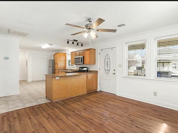 4th image of 6216 Cameron Blvd APT A