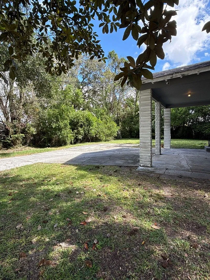 Charming 1952 Classic with Ample Parking — Photo 2