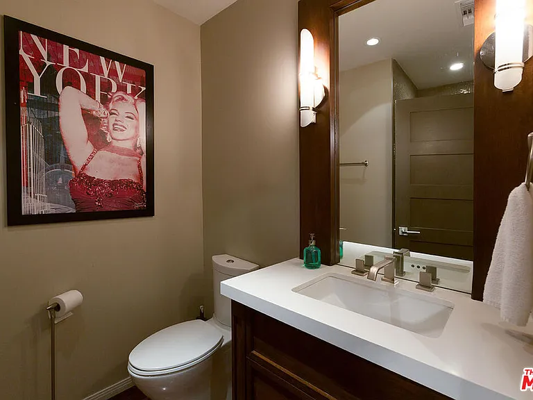 1733 Sunset Plaza Dr — Photo 20