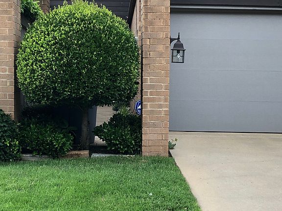 4th image of 411 NW Chimney Creek Dr