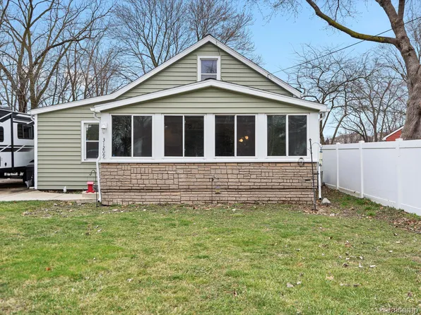 31209 York St, Fraser, MI 48026