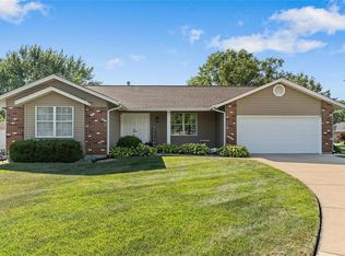 1 Golden Gate Ct, Saint Peters, MO 63376