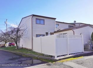 312 Willow Rd W, Staten Island, NY 10314