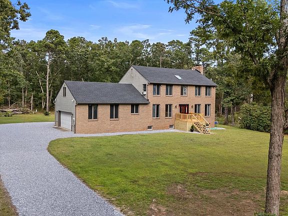 4th image of 1042 Laurel Ln
