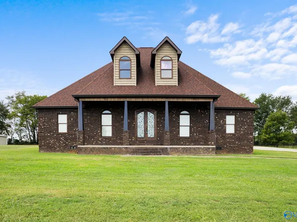 270 Cloverleaf Cir, Killen, AL 35645