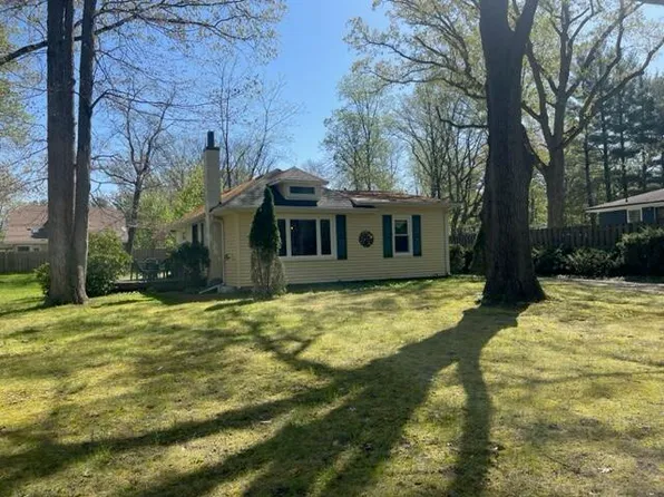 303 S Taylor St, New Buffalo, MI 49117