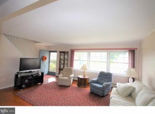 70 Junewood Dr, Levittown, PA 19055