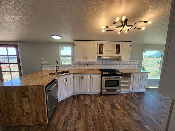3rd image of 67 Madrid Ave