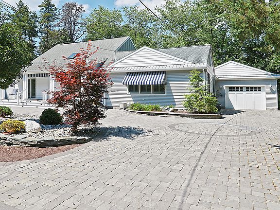2nd image of 212 Lincoln Ave
