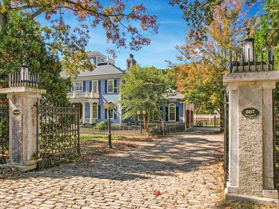 667 Grove St, Worcester, MA, 01605