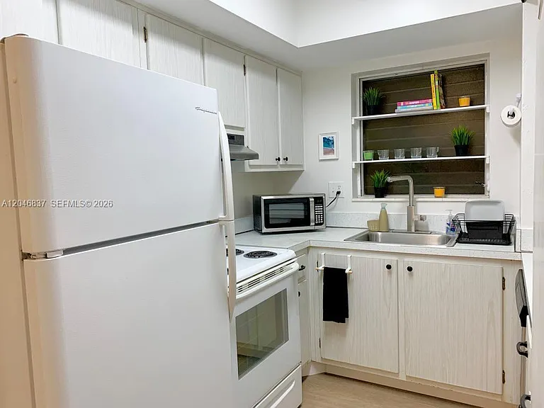 815 Middle River Dr #204 — Photo 16