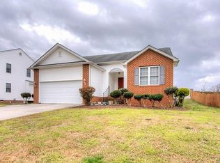 231 Bluffs Ter, Colonial Heights, VA 23834