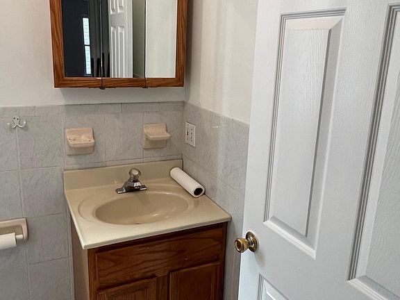4th image of 213 Hillside Ave APT 2