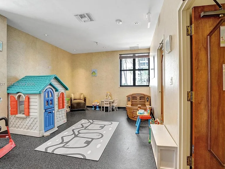 5757 Collins Ave — Photo 18