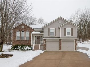 513 SW Foot Hill Dr, Grain Valley, MO 64029