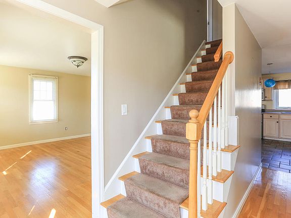 3rd image of 22 Harborlight Dr