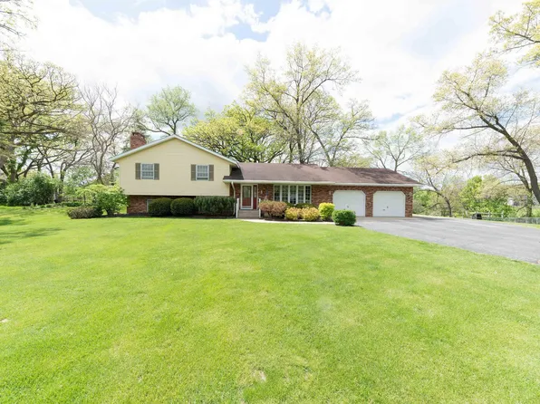10594 Grover Oaks Rd, Roscoe, IL 61073