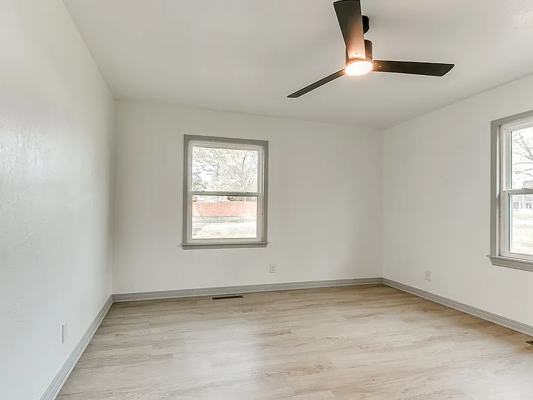 1805 N Philadelphia Ave — Photo 14