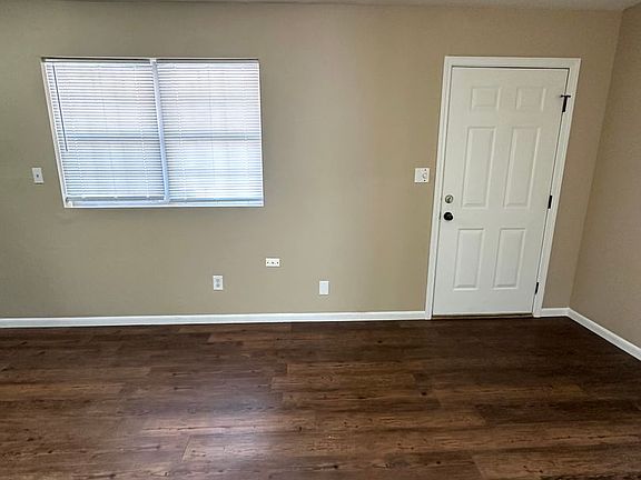 5th image of 918 S Robberson Ave APT C4