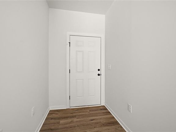 4th image of 456 Sanford Ave