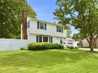 30 Monmouth Dr, Riverside, RI 02915