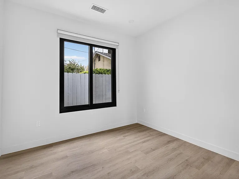 24676 Woodward Ave #C — Photo 14