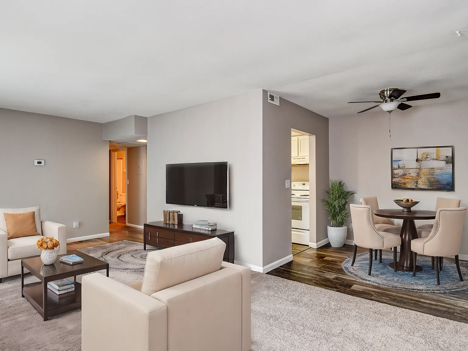 Fox Hunt Apartments — Photo 1