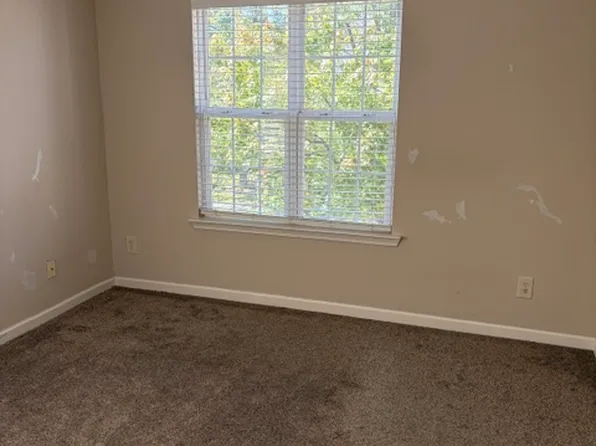 107 Lismore Park Dr, Greer, SC 29650