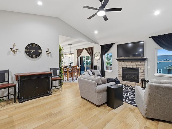 5th image of 413 Gunderson Dr