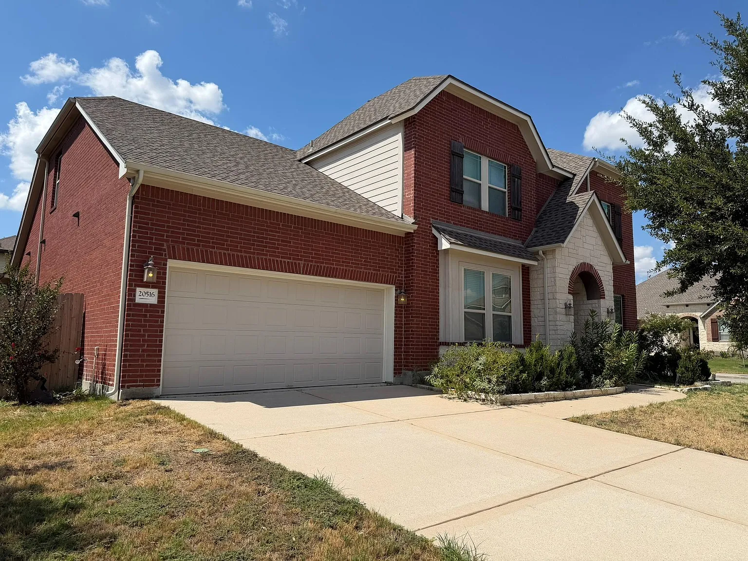5 bed, 4.0 bath, 3298 sqft, $3,200 — Photo 2