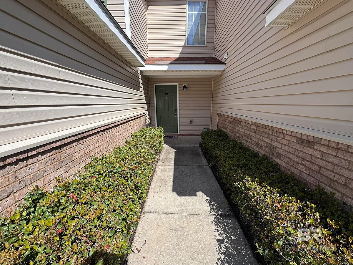 Building Photo - 1517 Regency Rd #131