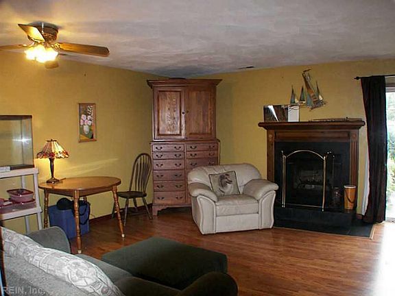 4th image of 633 Aubrey Dr