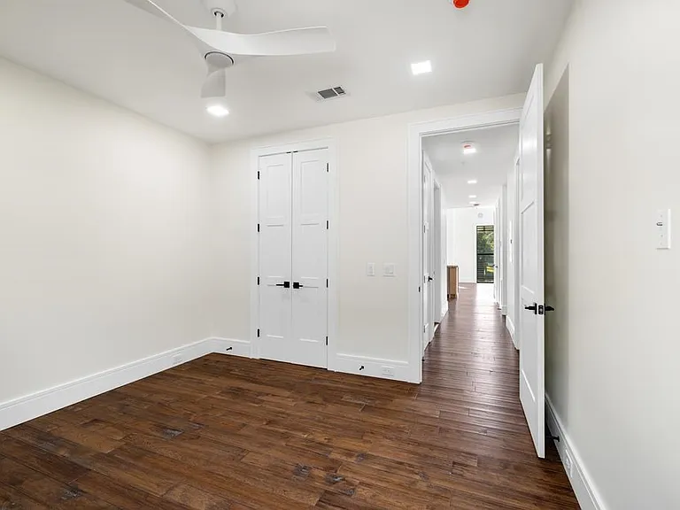 1281 E Main St #3 — Photo 13