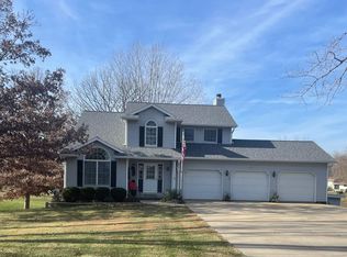 2227 Mayflower Dr, Pekin, IL