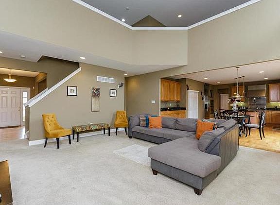 3rd image of 2474 Macpherson Dr