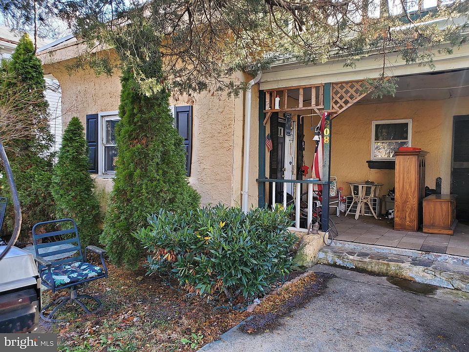 2nd image of 208 Matthes Ave