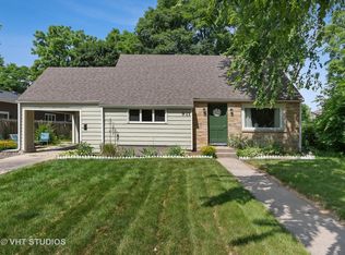 911 N 5th Ave, St Charles, IL 60174