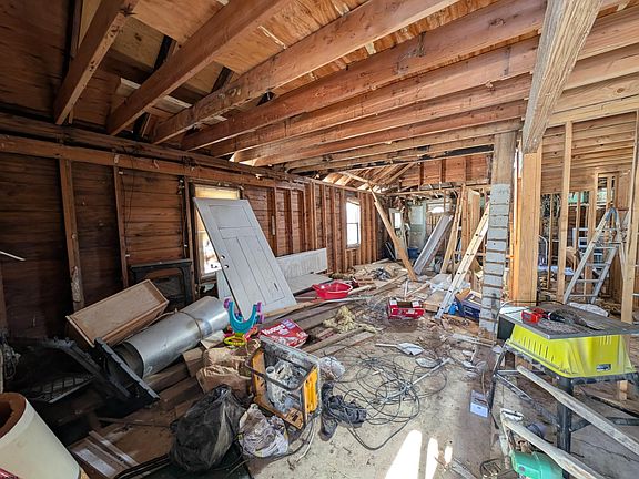 2nd image of 207 Oakland Ave