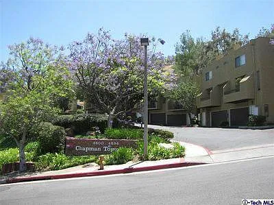 3 bed, 1214 sqft, $3,950 — Photo 2