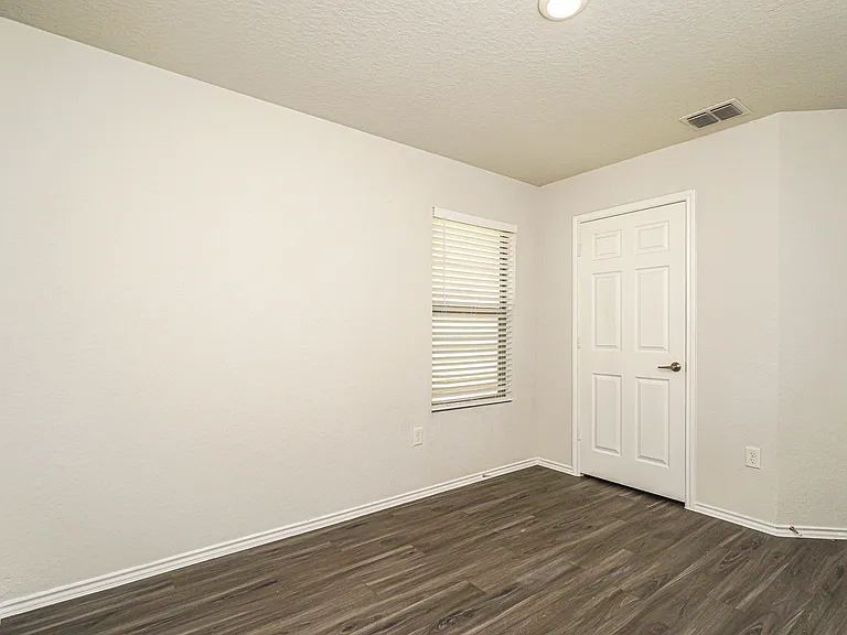 7523 Whispine — Photo 21