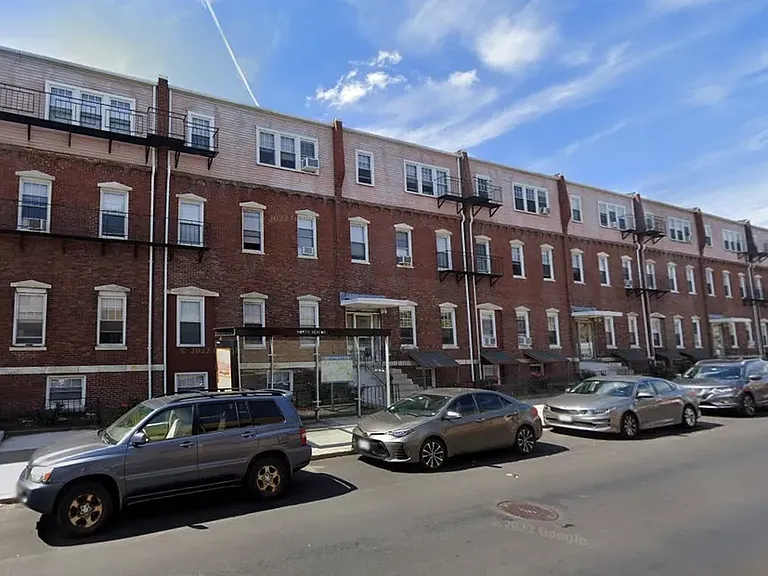 160 N Beacon St #1A — Photo 8