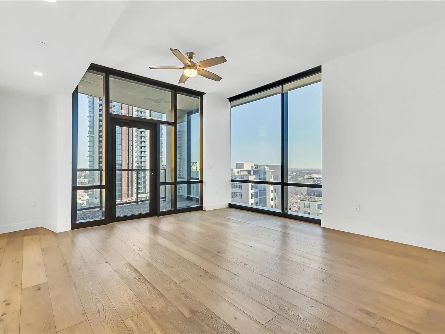 2 bed, 2.0 bath, 1128 sqft, $3,900 — Photo 4