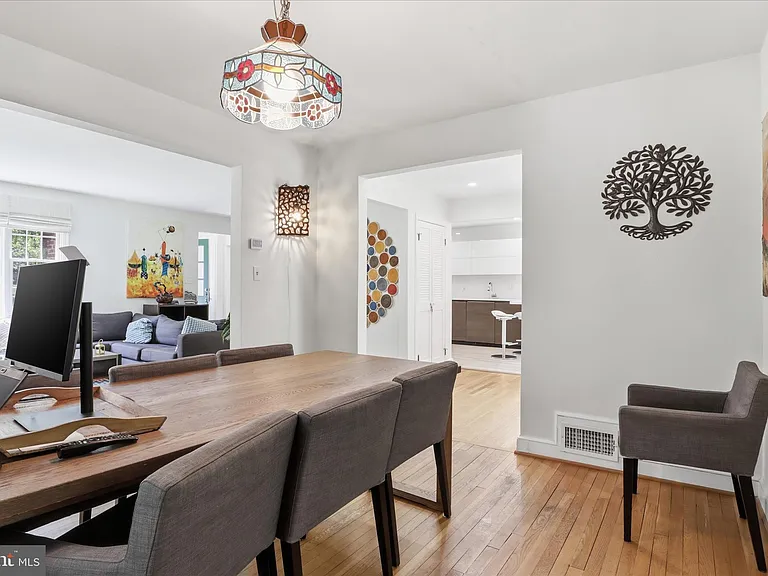 3221 Coquelin Ter — Photo 11