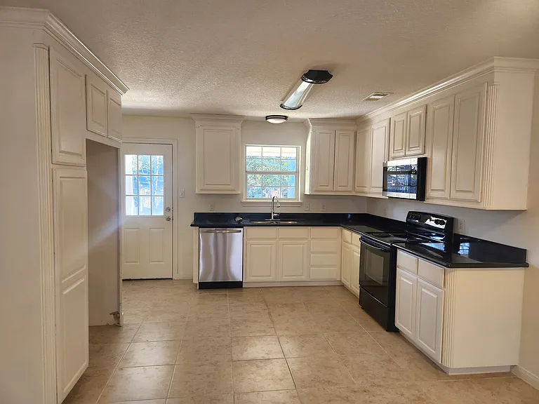 14920 Gamble Rd #B — Photo 3