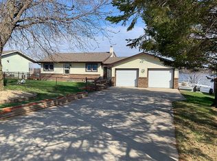 19255 400th St, Le Center, MN 56057