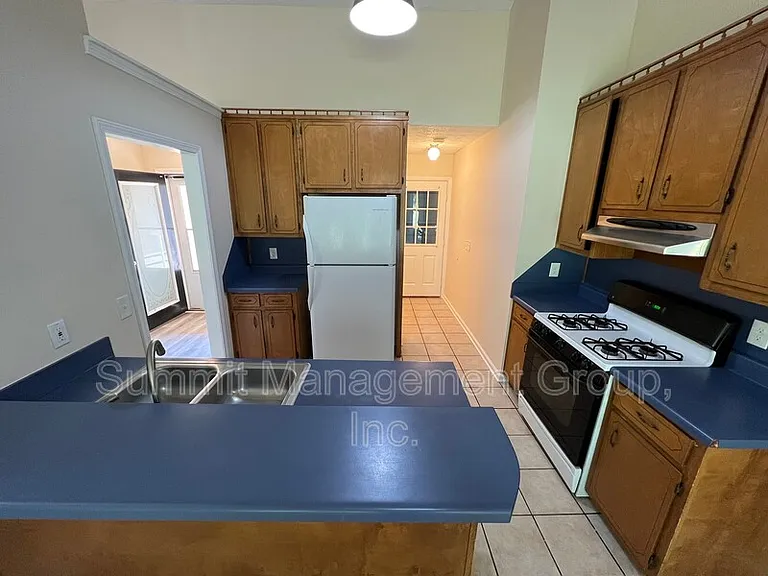 555 Cowan Rd — Photo 6